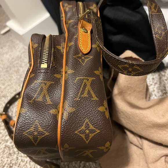 Ladies here’s a beautiful new Louis Vuitton, crossover body purse. - Picture 6 of 6